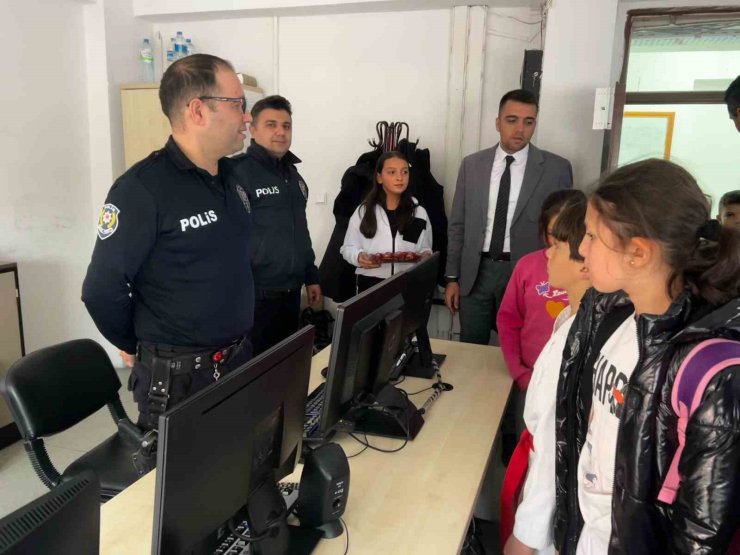 Altunhisar’lı sporculardan polis teşkilatına anlamlı ziyaret