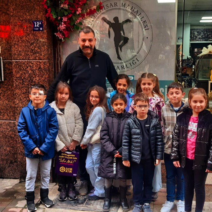 Öğrenciler sordu, mahalle muhtarı yanıtladı