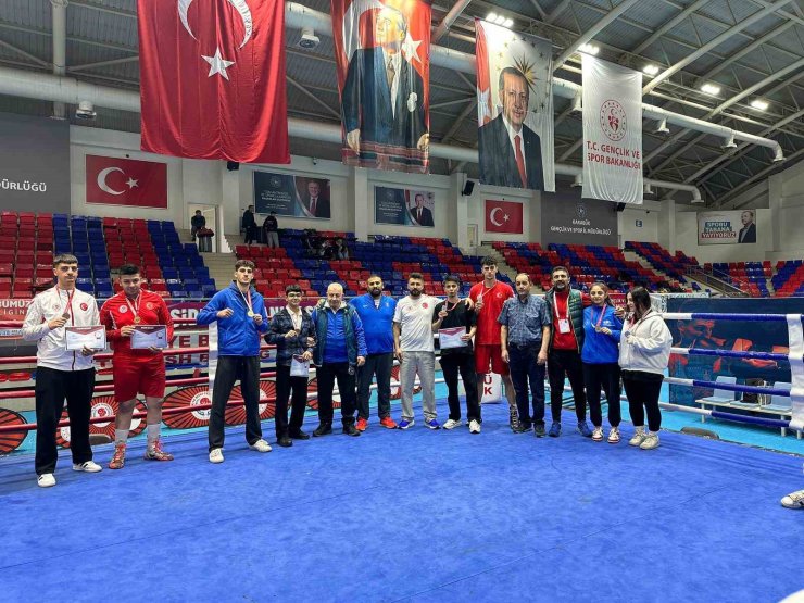 Erzurumlu sporcular ringte fırtına gibi esti