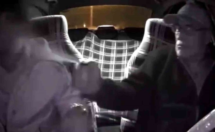 Taksici gasp girişimini biber gazıyla önledi