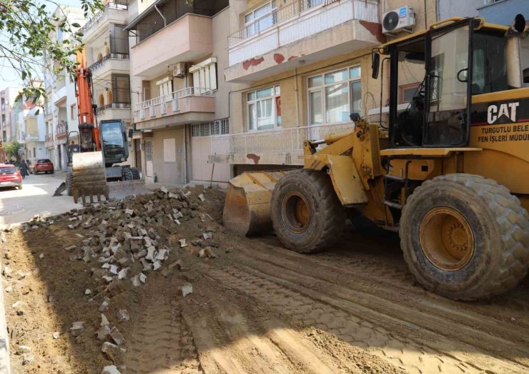 Turgutlu’da 12 sokakta yol çalışması yapılıyor