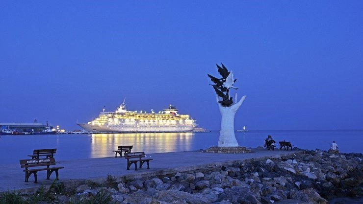 Kuşadası, yatırımlar ile cazibe merkezi oluyor
