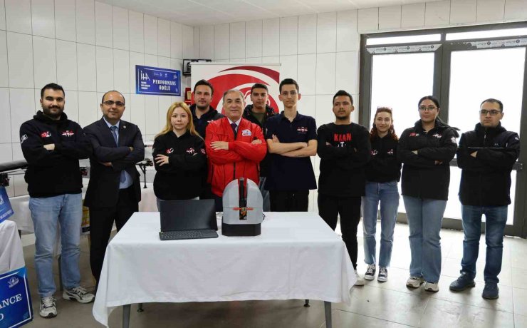 Öğrenciler hava savunma sistemi geliştirdi: 5 santimetrelik cismi vurabiliyor