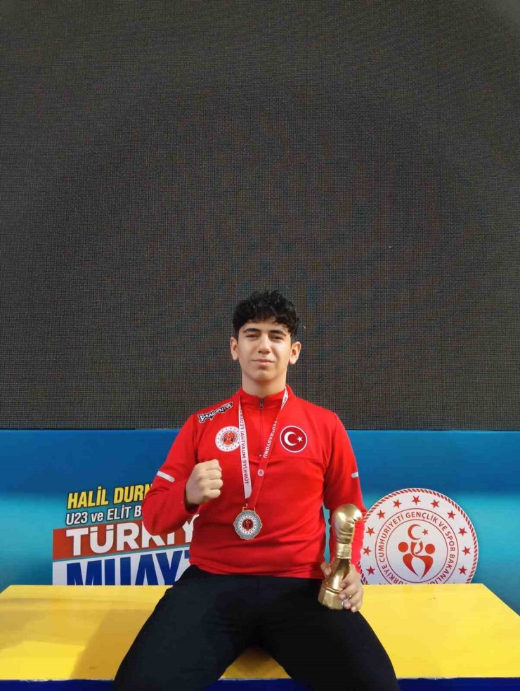 Denizlili sporcu Muay Thai’de Türkiye şampiyonu oldu