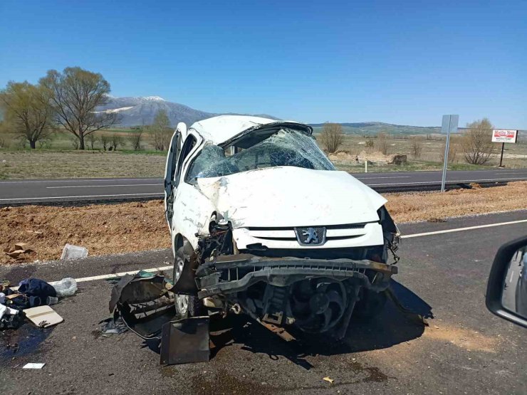 Şarkikaraağaç’ta takla atan otomobilin sürücüsü yaralandı