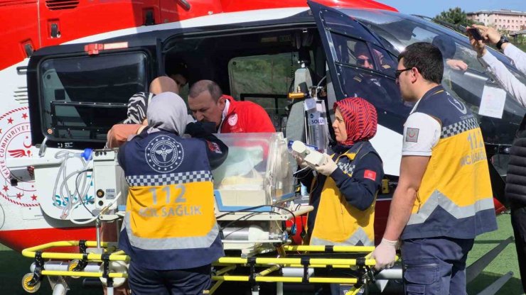 Helikopter ambulans kalp rahatsızlığı olan 4 günlük bebek için havalandı