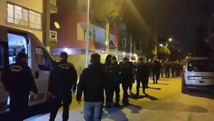 Kumar oynarken yakalanan şahsın aklına ilk gelen polise kimlik sormak oldu