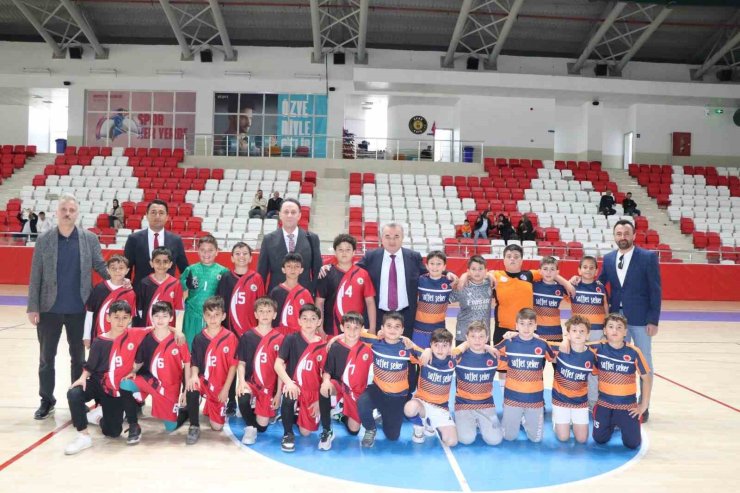 Bozüyük’te 23 Nisan Futsal Turnuvası yarı final heyecanı