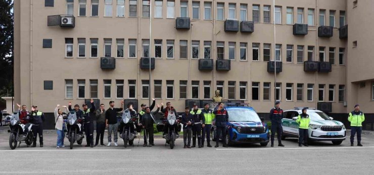 Özel gençlerden jandarmaya özel ziyaret