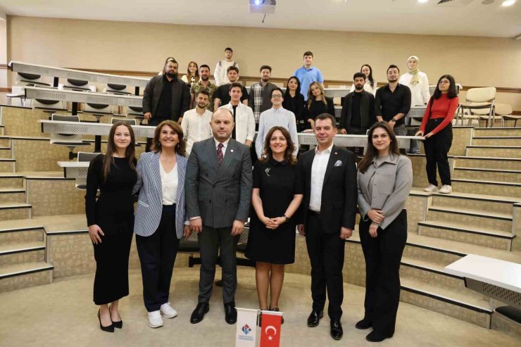 İş dünyasının deneyimli isimleri ‘Business Summit 25’te HKÜ öğrencileriyle buluştu