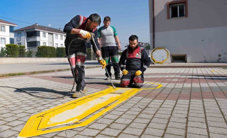 İnegöl’de okul bahçelerine bahar geldi