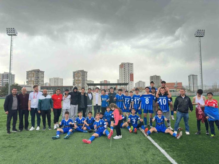 Tomarza Belediyespor adını Play Off’a yazdırdı