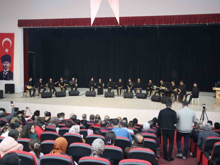 Besni’de Aşık Veysel türküleriyle unutulmaz gece