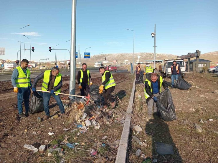 Ardahan Belediye ekipleri temizlik çalışmalarını sürdürüyor