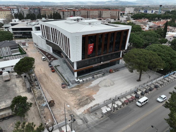 Manisa’daki 86 yıllık halk kütüphanesi yeni binasına taşınıyor