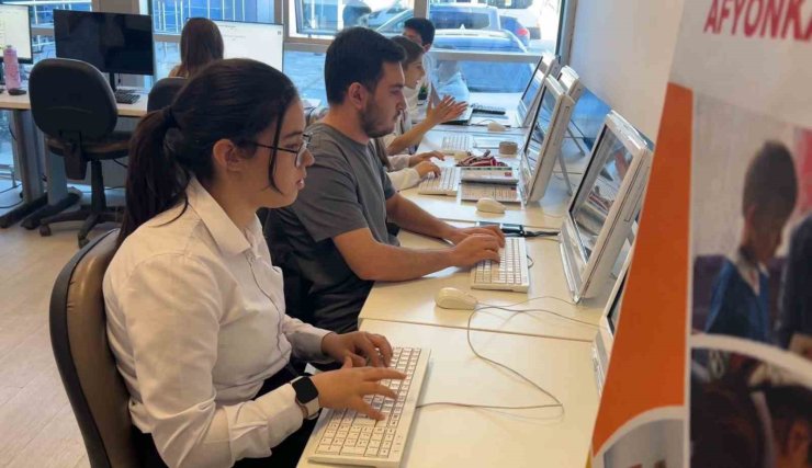 Afyonkarahisarlı öğrenciler klavye şampiyonasına damga vurdu