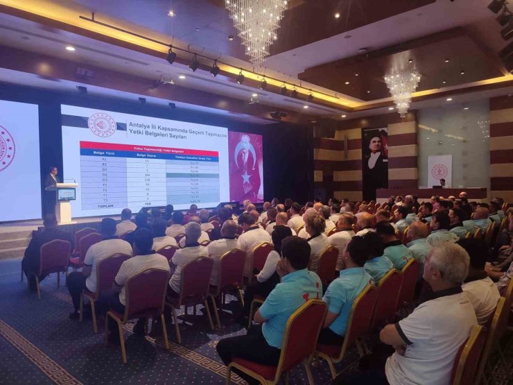 Antalya’da 300 turizm şoförüne yol güvenliği eğitimi verildi