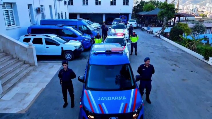 Şehit kızına ilk yaş gününde jandarmadan sürpriz