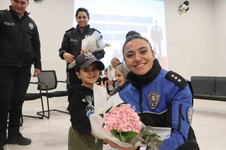 Polisten çocuklara sürpriz ziyaretler