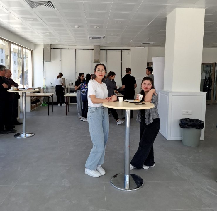 Gedik Ahmet Paşa Kütüphanesi’nde gençlere sıcak ikramlı destek