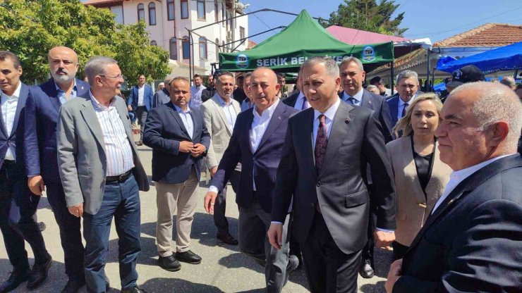 İçişleri Bakanı Ali Yerlikaya’dan Mevlüt Çavuşoğlu’na taziye ziyareti