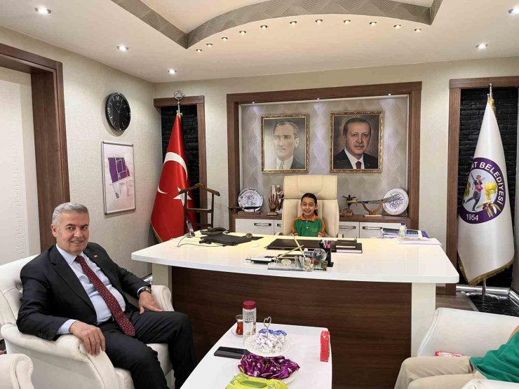 Buharkent’te geleceğin başkanları göreve başladı