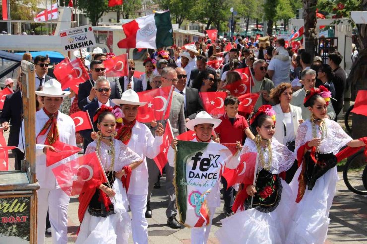 Fethiye’de 23 Nisan Kortej ve Şöleni büyük ilgi gördü