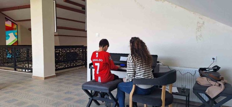 Van Büyükşehir Belediyesinin kurslarına yoğun ilgi