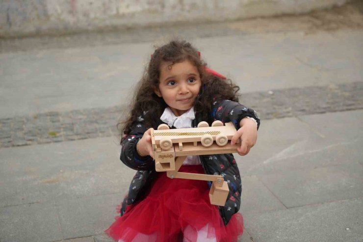 Çocuklara 23 Nisan sürprizi: Sepetli araçlar 23 Nisan’da oyuncağa dönüştü