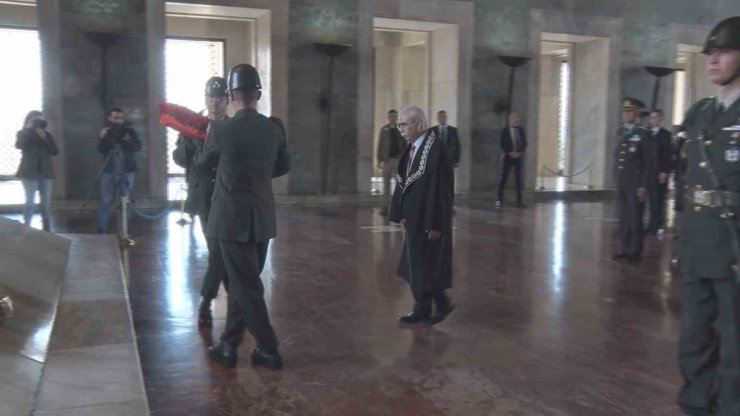 Anayasa Mahkemesi heyeti Anıtkabir’i ziyaret etti