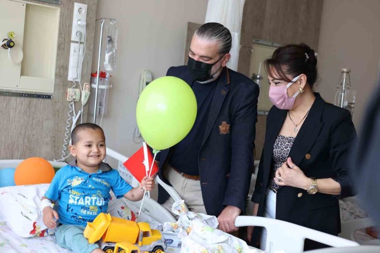 MÜSİAD Antalya’dan kanserle mücadele eden çocuklara bayram hediyesi