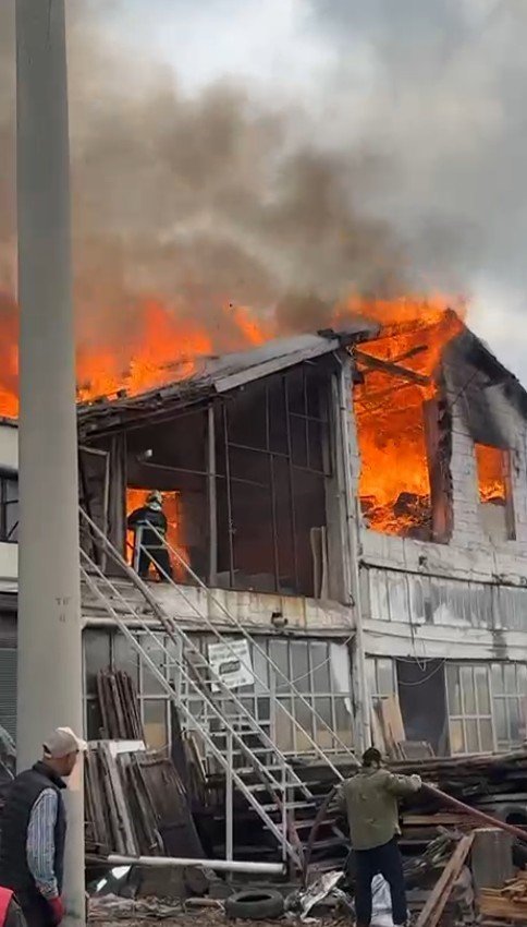 Isparta’da kereste imalathanesinde yangın