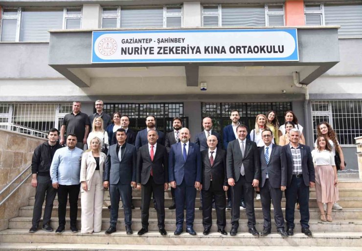 Nuriye Zekeriya Kına Ortaokulu’nda "Gaziantep Sanayi Odası Kütüphanesi" açıldı