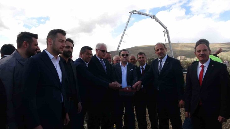 Bayburt’ta yeni atlı cirit sahasının temeli atılarak yapımına başlandı