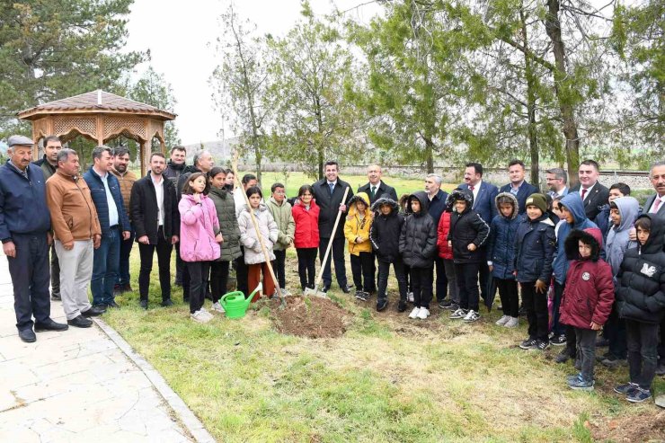 Yunus Emre’nin yolu, çocukların umudunda sürüyor