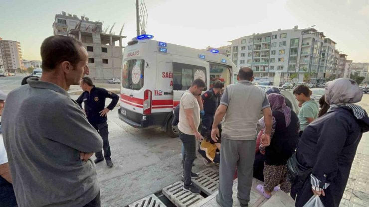 Ayağı mazgala sıkışan kadın zor anlar yaşadı