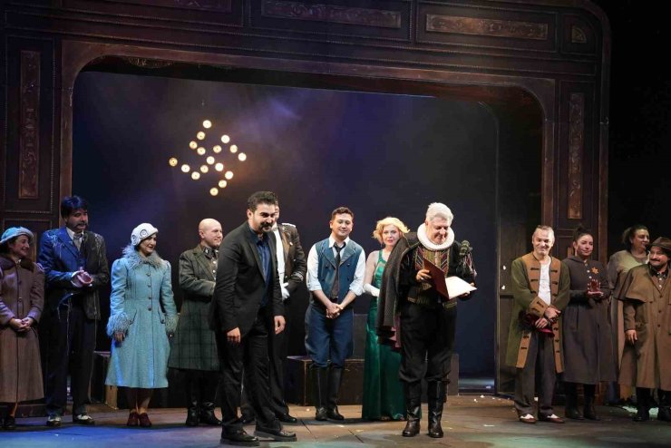 "Yaşamak mı Yoksa Ölmek mi?" Adana’da alkış topladı