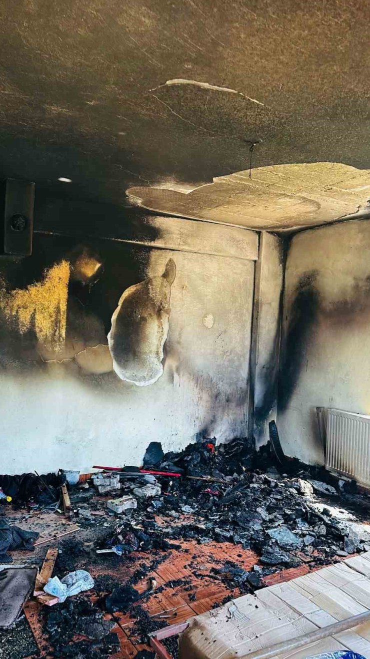 Siirt’te sobadan çıkan kıvılcımlar evi küle çevirdi