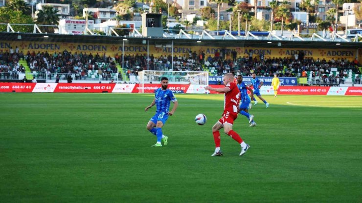 Trendyol Süper Lig: Bodrum FK: 1 - Samsunspor: 2 (İlk yarı)