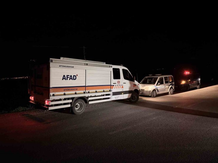 Köprüden çaya uçan otomobilde 4 kişi yaralandı