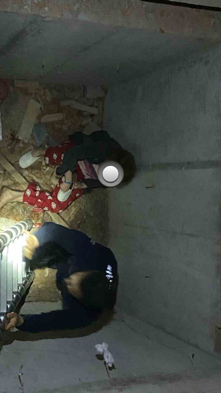 Balıkesir’de asansör boşluğuna düşen kadın kurtarıldı