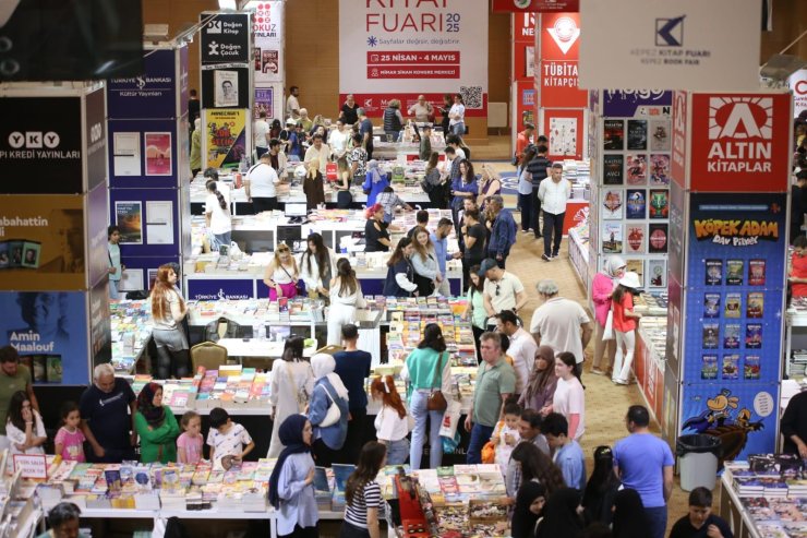 Kitap tutkunları Kepez Kitap Fuarı’na akın etti