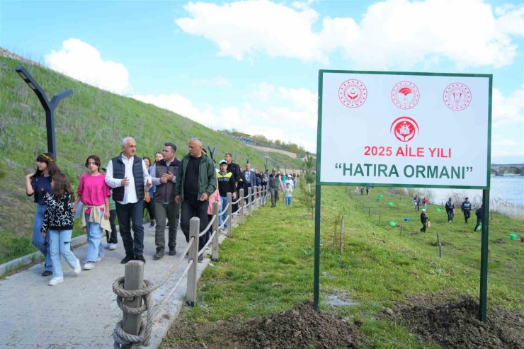 Muş’ta "2025 Aile Yılı Hatıra Ormanı" kuruldu