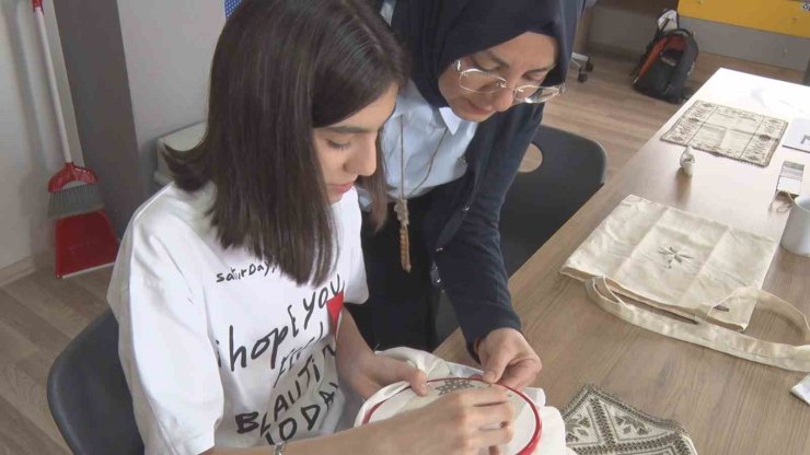 Lefkara nakışını öğretmek için uygulama geliştiren öğrenciler Teknofest’te yarışacak