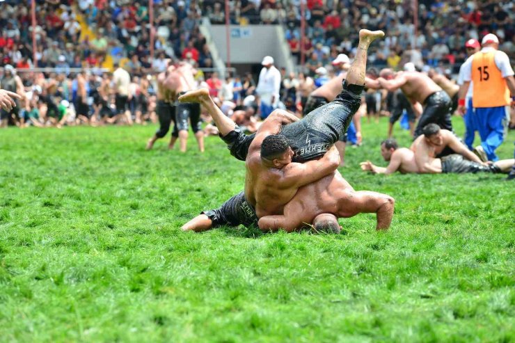 Antalya’da yağlı güreş heyecanı