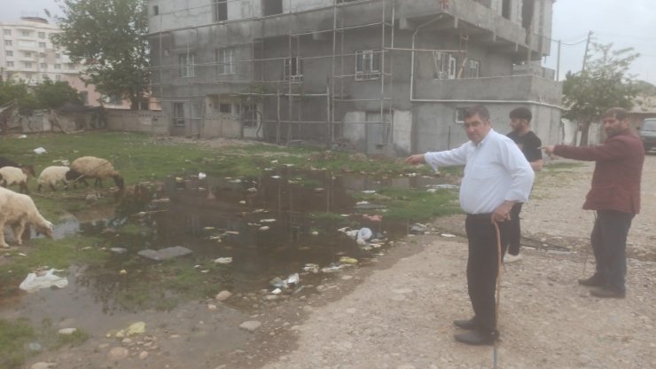 Batman’da çöken kanalizasyon hattı lağım sularını sokağa taşıdı