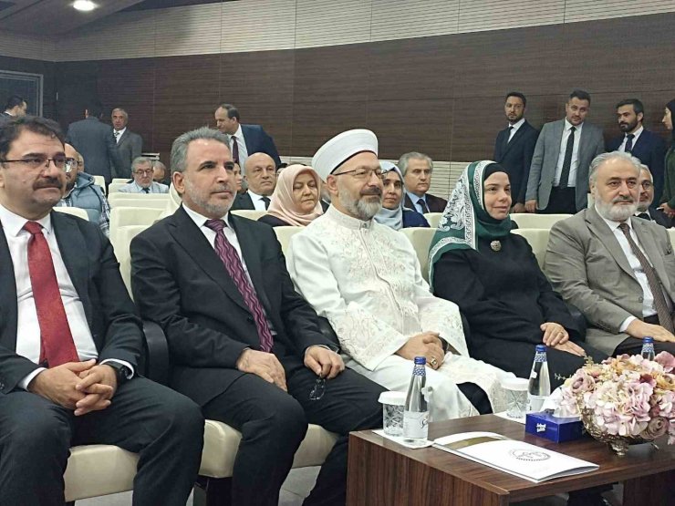 Erbaş: "Yalnızlık, bakanlığı kurulacak kadar tehlike arz etmeye başlamış"