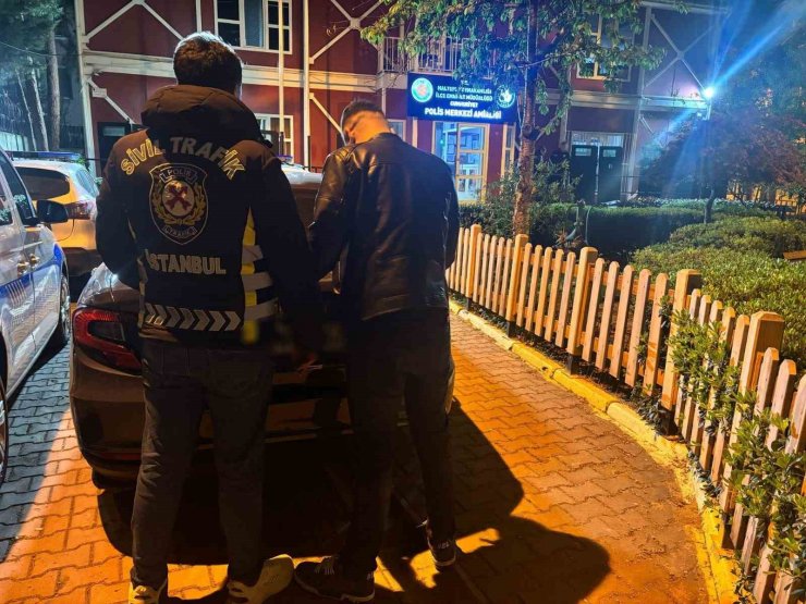 Maltepe’de ambulansa yol vermeyen ehliyetsiz sürücüye para cezası