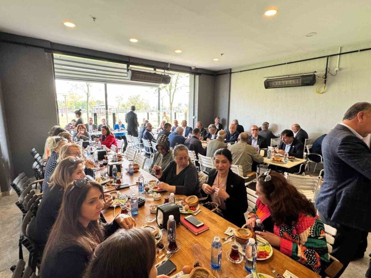 Nilüfer’de muhtarlar ile AK Parti Nilüfer teşkilatı bir araya geldi