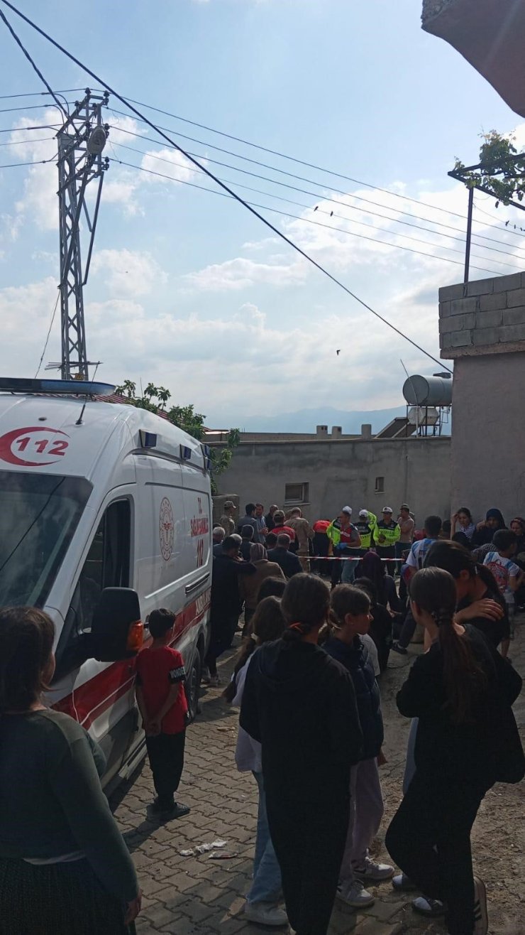 Geri manevra yaptı, 5 aylık hamile eşini ezdi: Genç kadın hayatını kaybetti